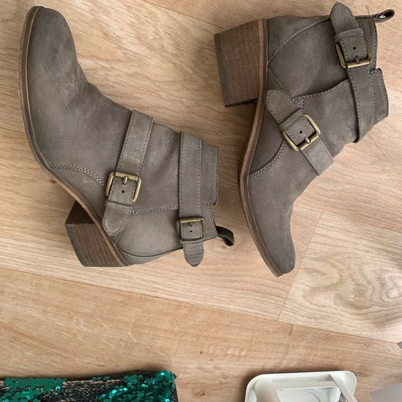 Susina Veronica Leather Ankle Booties 2” 5.5M - Picture 4 of 12